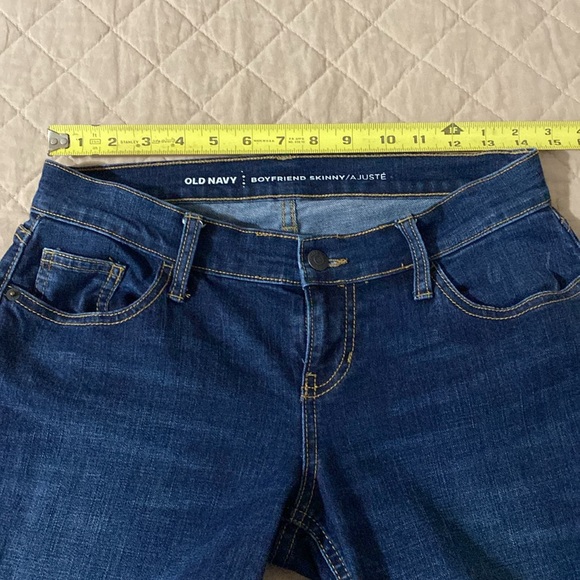 OLD NAVY BOYFRIEND SKINNY JEANS. SIZE 2. BLUE. BARELY WORN. - Picture 3 of 9